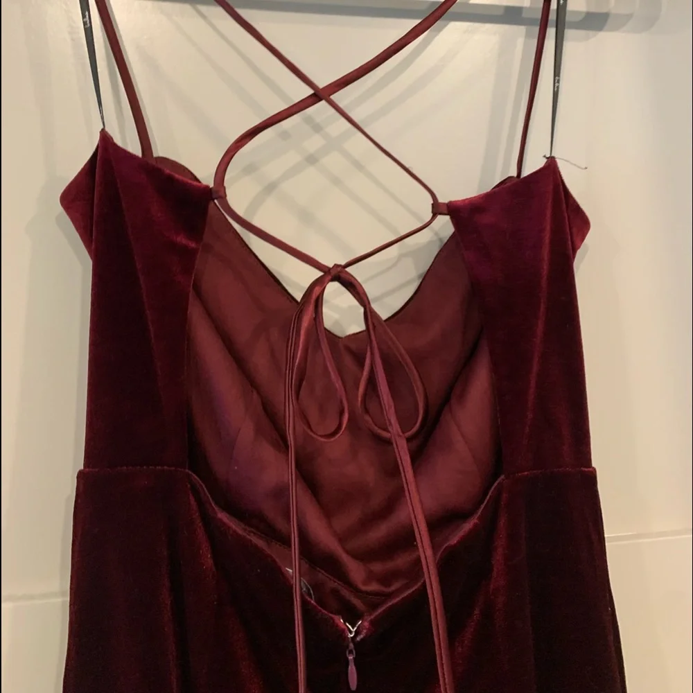 LuLu’s Cranberry Wine Stretch velvet dress - Picture 2 of 3